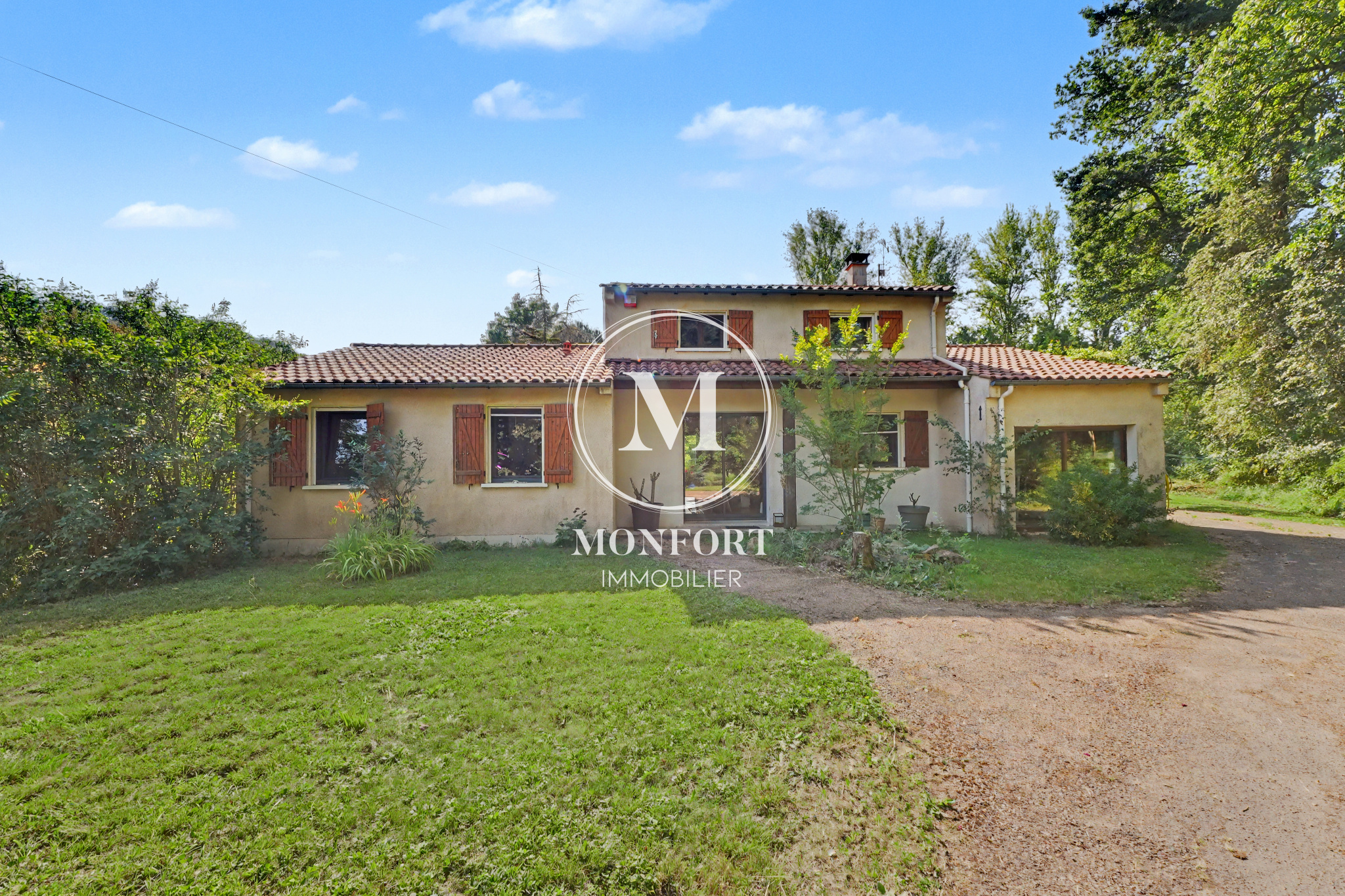 Maison familiale T6 de 137m2 sur terrain de 2 900 m2 à 5 min